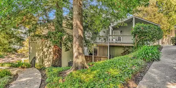 394 Camelback Rd