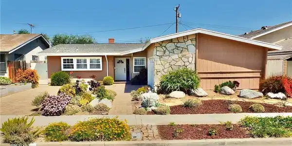 6317 E Eliot