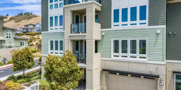 19 Waterline Place