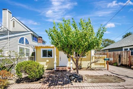 216 2nd Avenue