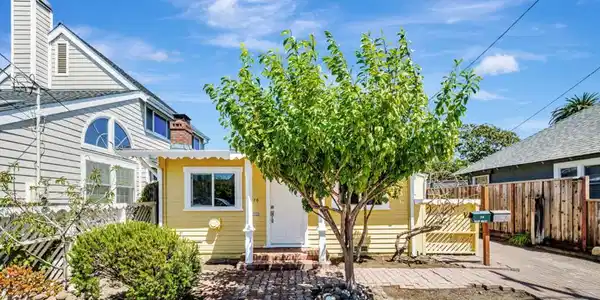 216 2nd Avenue