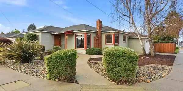 1903 1903 Bradhoff Ave