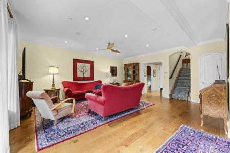 301 W G St