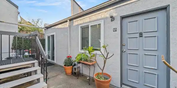 2403 La Costa Avenue