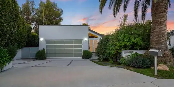 28927 W Beach Lane