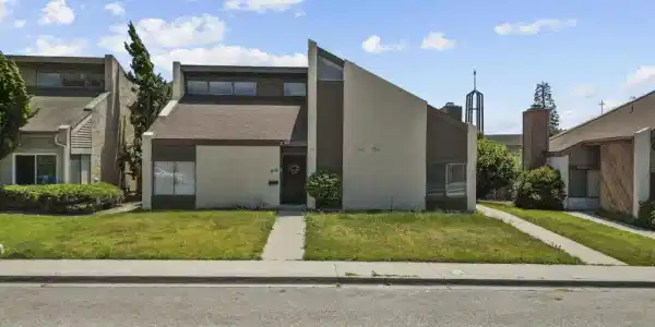 810 W Janetwood Drive