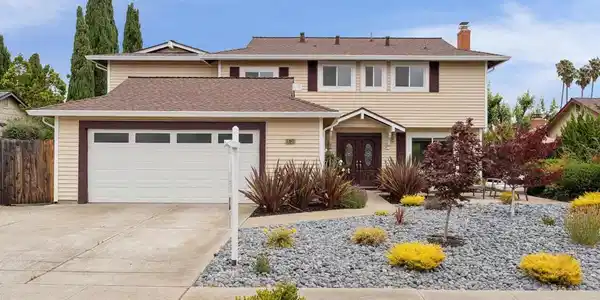 37842 Dahlia Dr