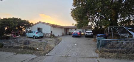 329 E Rienstra Street