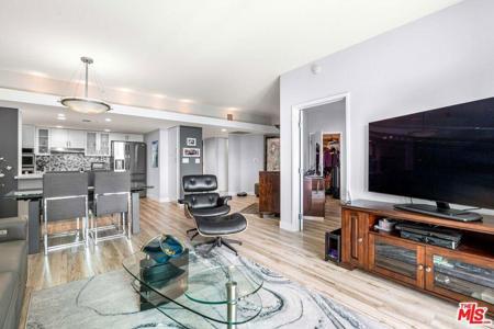 13700 Marina Pointe Drive