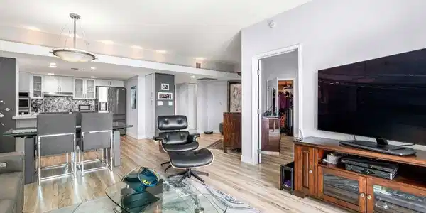 13700 Marina Pointe Drive