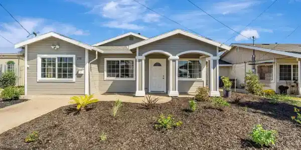 232 Shore Rd