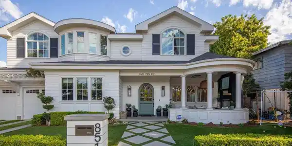 851 Coronado Avenue