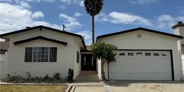 834 E 222nd