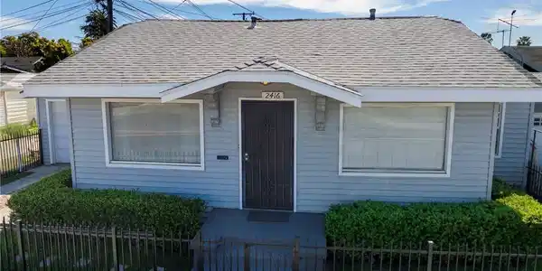 2416 E 10th