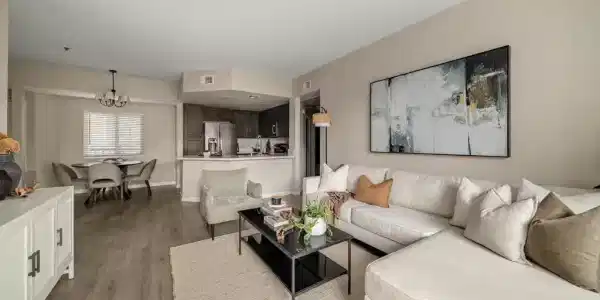 680 Camino De La Reina