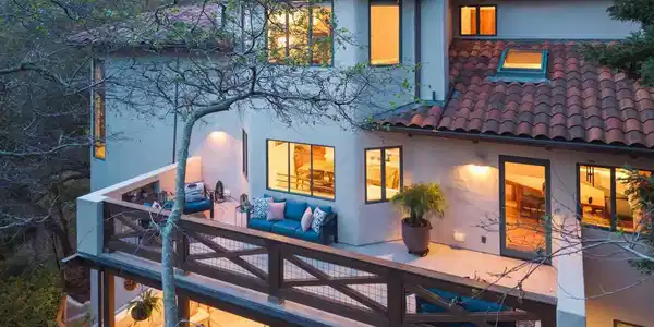 1102 Grand View Drive