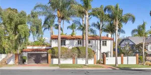 33792 Blue Lantern Street