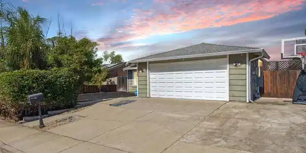 148 Spinnaker Way