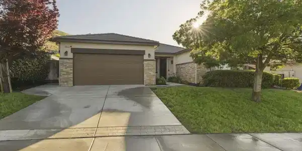 3042 Barranca Dr