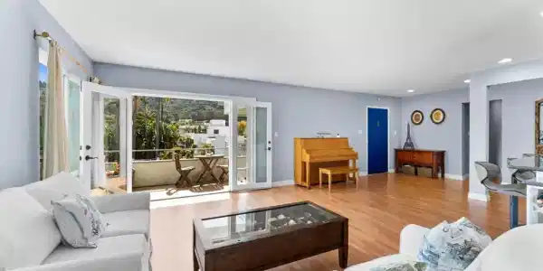 2360 Torrey Pines Rd