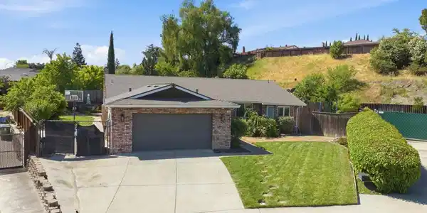 1004 Thomas Ct
