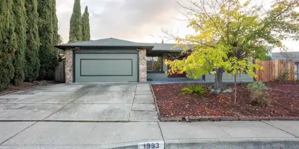 1993 Calaveras Dr