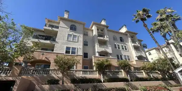 640 Camino De La Reina