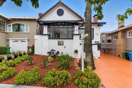 54 Eastwood Dr