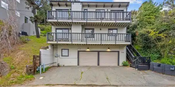 3320 Robinson Drive