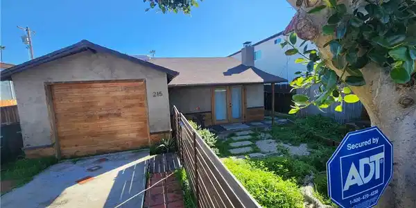 215 Avenida Rosa