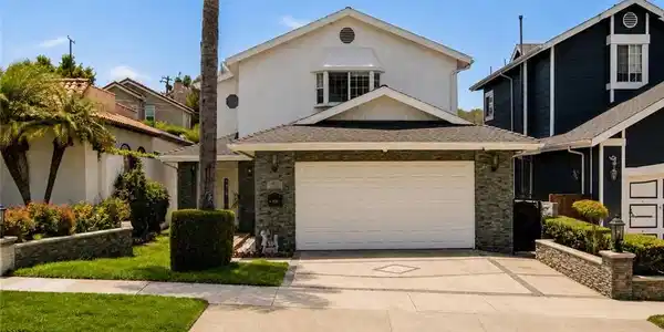 7726 W 79th