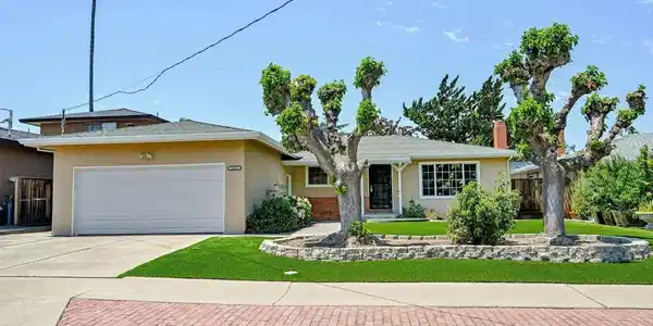 2412 Desrys Blvd.