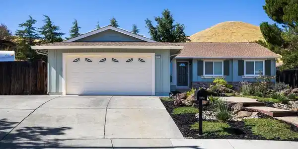 2359 Peachtree Cir