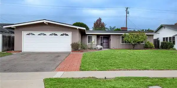 2925 Jacaranda Avenue
