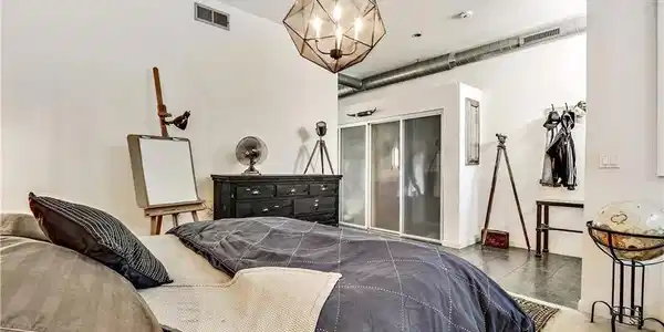 133 E The Promenade N