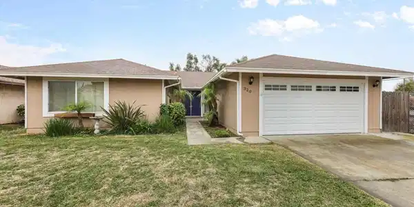 320 E Palommar Street