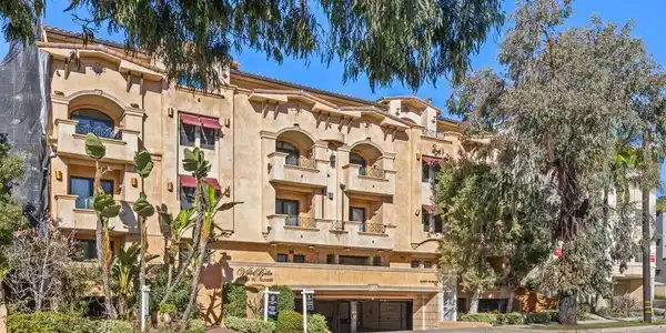 16123 W Sunset Boulevard