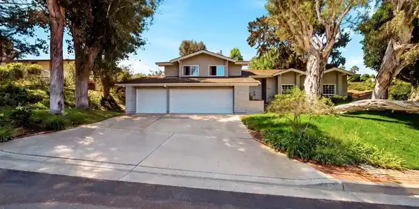 425 Loma Larga
