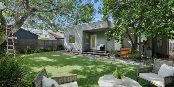 2828 Military Avenue