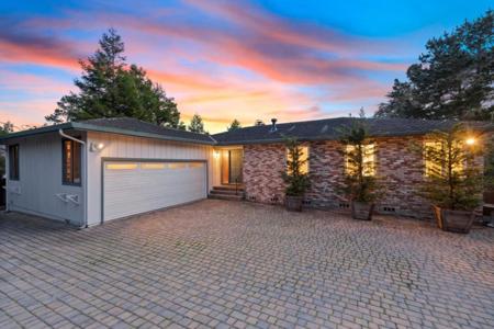 3076 Strawberry Hill Road