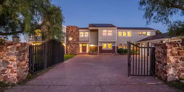 6900 Dume Drive