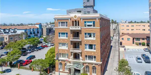 325 W 3rd Street