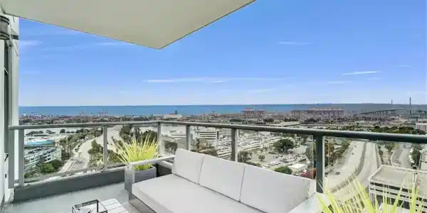 411 W Seaside Way