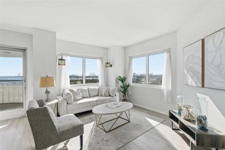 525 E Seaside