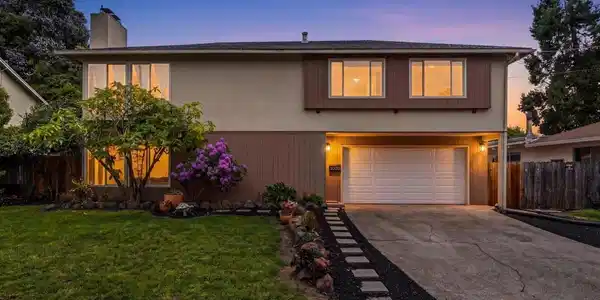 3020 Deseret Dr