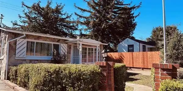 447 Maple Ave