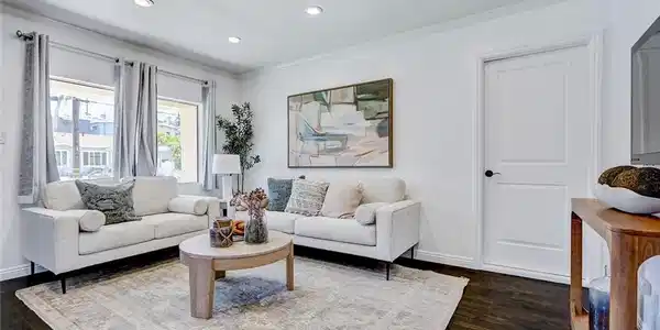 1637 Armour Lane