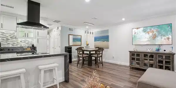 16407 De Anza