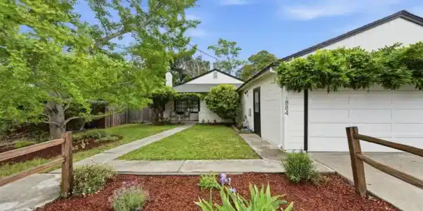 884 Cordilleras Avenue