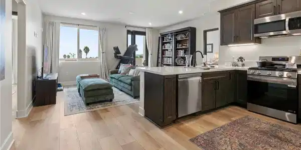 402 W Grand Ave